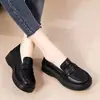 Sapatos Mocassins de Couro Versáteis Estilo Britânico para Mulheres, Lançamento Primavera 2026 Novos Sapatos Slip-On Plataforma de Solado Grosso
