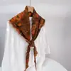 Bufanda fina triangular de estilo nacional retro estampada para mujer, bufanda de cuello de verano, bufanda fina cálida personalizada, bufanda bufanda bufanda