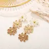 Aretes de Margarita de Rafia Transfronterizos, Aretes Florales Dulces y Delicados Tejidos a Mano, Aretes Estilo Vacaciones en la Playa