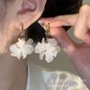 Pendientes elegantes de flores blancas súper dulces de estilo coreano con personalidad de moda y diseño de nicho, temperamento dulce que combina con todo.