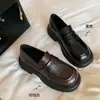 Sapatos de Couro Genuíno de Primeira Camada com Solado Macio, Mesma Estilo Mocassins Preguiçosos para Mulheres, Sapatos Pequenos de Couro Estilo Britânico Retro Polido em Cor, com Solado Grosso