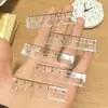 Mini regla transparente, regla de bolsillo, regla recta multifuncional para estudiantes de primaria, una herramienta mágica para el dibujo geométrico