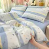 Conjunto de Quatro Peças de Gaze Dupla com Puffs de Leite tipo Nuvem Capa de Edredom Individual para Dormitório Lençol Lavável à Máquina Capa de Edredom para Quarto Saia de Cama