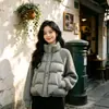 2026 Invierno Nuevo Estilo Coreano Holgado Cuello Alto Manga Tejida Chaqueta de Algodón para Mujer Corta Moda Engrosada Cálida Abrigo Empalmado