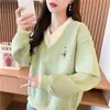Moletom Jacquard Falso Duas Peças sem Capuz para Mulheres, Estilo Fino para Primavera e Outono, Super Tendência, Rejuvenescedor, Top com Bordado de Urso e Decote V para Alunos do Ensino Fundamental