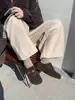 Ropa exterior de moda estilo coreano otoño/invierno 2026, forrada de polar, cálida, zapatos de mujer estilo Birkenstock, zapatos peludos de suela plana, modernos y versátiles