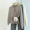 Foto Real de Suéter Cardigan de Tricô com Fio Cardado de Tamanho Grande para Outono e Inverno para Usar por Dentro ou por Fora com Botões de Coração Bordados para Mulheres