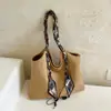 Bolsa de Ombro Retro de Camurça Grande Capacidade Transfronteiriça para Mulheres, Novo Estilo 2026, Bolsa de Ombro de Nicho, Bolsa de Mão e Bolsa Tote, Tendência