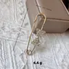 Alfiler de Seguridad con Tachuelas de Diamante para Ropa, Broche Versátil Anti-Exposición, Broche de Letra, Alfiler de Seguridad Grande con Pedrería para Cárdigan de Mujer