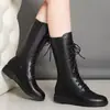 Botas de tornozelo de couro macio da moda, nova coleção outono/inverno 2026, botas femininas estilo britânico de cano médio, botas flat versáteis, fashion