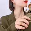 Diseño de nicho personalidad europea y americana hueco cuadrado geométrico moda aretes de botón acero de titanio chapado en oro transfronterizo caliente venta al por mayor aretes