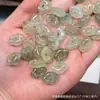 Colgante de Jade Natural de la Paz con Oso, Flor de Cinco Pétalos y Patrón de Nube, Presentando Manchas Negras tipo Algodón, Accesorios de Jade al por Mayor