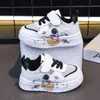 Nuevos Zapatos de Verano y Otoño 2026 para Niños Pequeños, Niñas y Niños, Tenis Blancos con Malla, Tenis de Moda de Caña Baja con Dibujos Animados