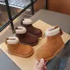Botas de nieve para niñas, nuevas botas de invierno 2026, botines para niños, zapatos de algodón cálidos forrados de felpa para otoño e invierno, zapatos de algodón de doble capa