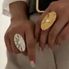 Anillo Flor Hueca al por Mayor Diseño de Nicho Europeo y Americano Espiral Irregular Perla de Imitación Anillo Abierto Pulsera para Mujer