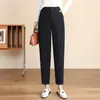 Calça pantalona cropped preta de cintura alta 2026, design simples de um botão, corte solto, modelagem que emagrece, com caimento fluido, adequada para o trabalho, calça social casual