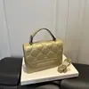 Bolso pequeño cuadrado elegante y versátil con correa de cadena, un diseño popular del verano de 2026