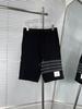 Shorts de Verão de Alta Qualidade com Quatro Listras, Novo Esquema de Cores e Patchwork Lateral com Quatro Listras
