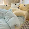 Estilo Creme Tipo A Veludo Leiteiro Conjunto de Quatro Peças Inverno Espessado Veludo Coral Capa de Edredom Lençóis de Cama Cama de Dormitório Individual Conjunto de Três Peças