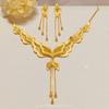 Colar de amor de borboleta Niche Fashion Exquisite Hollow Exquisite Retro Fashion Joker Niche White Colar elegante para mulheres