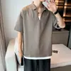 Camiseta de Manga Curta Masculina Verão 2022 Estilo Coreano Cor Sólida Lapela Meia Manga Top Solto Meia Manga de Seda Gelada