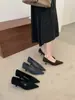 []Zapatos de mujer de lana de estilo nuevo 2026 con punta fina, estilo francés, tacón bajo a medio, retro chic