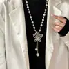 Collar de Perlas de Camelia que Gotea Aceite Nueva Moda para Mujer Exquisita Cadena Larga para Suéter Colgante Versátil de Ropa de Alta Gama