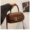 Bolsa de Crowdsourcing de Nicho Estilo Francês Feminina 2024 Nova Moda Texturizada Bolsa Transversal Feminina Pequena Portátil Design de Nicho Bolsa Feminina