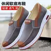 Sapatos masculinos Old Beijing, novos sapatos casuais de tecido respirável slip-on para primavera-verão, sapatos confortáveis para caminhar para meia-idade e idosos