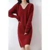 Vestido Jersey Básico de Punto de Invierno 2026 para Mujer, Cuello en V, de Estilo Nuevo, Longitud Media, Holgado, Por Encima de la Rodilla, Corte Recto, Engrosado