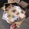 Lenço de Seda Estampado com Flor de Bolinhas Polar Entrelaçadas Lenço Quadrado Xale com Toque Avançado Proteção Solar Pescoço Lenço Quadrado Pequeno Lenço Feminino