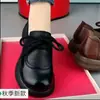 Sapatos Pequenos de Couro com Cadarço para Mãe Femininos 2026 Outono Novo Sola Grossa Sola Macia Sapatos de Um Só Solado para Meia-idade e Idosos Confortáveis Versáteis Mocassins