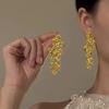 La esposa es tan hermosa ~ aretes de borla de pétalo azul frío temperamento de alta gama lujo aretes adelgazantes para cara redonda