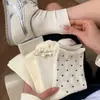 Calcetines de Estilo Coreano para Mujer de Primavera y Otoño, Versátiles de Estilo Universitario, Calcetines Cortos Lindos de Color Sólido, Calcetines Cómodos Bordados para Mujer, Calcetines Juveniles de Media Pantorrilla