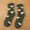 Calcetines de coral de longitud media para invierno al por mayor para mujer, forrados de polar, engrosados, con forma de corazón, sin pelusa, calcetines de toalla, calcetines para el suelo del hogar
