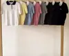 Suéter de malha feminina com lapela de polo bordada, manga curta, 2025 primavera e verão, explosão de cores, gola contrastante, top curto feminino