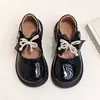 Sapatos Infantis 2025 Outono Novo Estilo Coreano Pérola Renda Laço Fashion Elegante Menina Moda Sapatos Pequenos de Couro