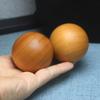 Venta al por mayor de fábrica ciprés alto aceite balonmano bola de fitness bola de masaje para ancianos adornos artesanías piezas de mano