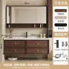 Nuevo mueble de baño de estilo minimalista con lavabo integrado de cerámica, armario espejo multifuncional de almacenamiento y combinación de madera maciza