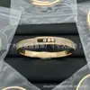 Nuevo Pulsera de Cristal Incrustado Estilo Europeo y Americano para Mujer, Totalmente de Cristal, Lujo Ligero, Sensación de Gama Alta, Retro, Exquisito, Elegante, Venta al por Mayor