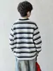 Camiseta Listrada de Manga Longa Estilo Coreano para Meninos Primavera e Outono 2026 Nova Camiseta Básica Solta Fina para Adolescentes e Crianças Tendência