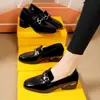 Zapatos de mujer brillantes 2026 otoño nuevo zapatos bajos de una sola pieza con tacones gruesos, mocasines de charol a la moda, versátiles para ir al trabajo y al día a día
