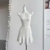 Vestido Curto M90O de Renda com Gola Halter para Mulheres, Verão Slim-Fit Sem Mangas Plissado de Corte A em Estilo Pure Desire