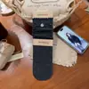Nuevos calcetines a rayas de bloques de color para otoño e invierno para mujer, con un ribete de encaje verde café, calcetines sin costuras versátiles y modernos de estilo japonés hasta la mitad de la pantorrilla.