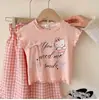 Conjunto de Camiseta Casual de Manga Corta con Dibujos Animados Dulces y Pantalones de Cuadros Delgados para Niñas, Estilo Nuevo de Verano