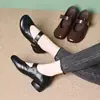 Zapatos de mujer de tacón bajo estilo francés, nueva colección otoño 2026, cómodos y versátiles, zapatos de cuero retro de punta fina con suela blanda para mujer