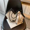 Bolsa de Lona para Mulheres, Grande Capacidade, Novo Modelo 2026, Bolsa de Ombro de Nicho, Versátil para Outono e Inverno, Texturizada, Adequada para Aula e Deslocamento Bolsa Tote