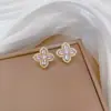 Aretes y Collar de Trébol de Alta Calidad para Mujer, Aretes y Colgante de Cobre Microincrustado con Circonia Cúbica de Lujo Ligero, Elegante Accesorio para el Cuello