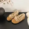 Chinelos retro estilo Old Money com forro de fleece, estilo Birkenstock, para mulheres, 2026, superfície macia, forro de fleece, antiderrapante, sola plana, versátil para uso externo, sapatos de algodão