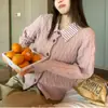 Nuevo Suéter Cardigan de Punto Trenzado Estilo Coreano Suave con Cuello de Camisa y Diseño de Retazos Rosas para Mujer Otoño/Invierno 2026